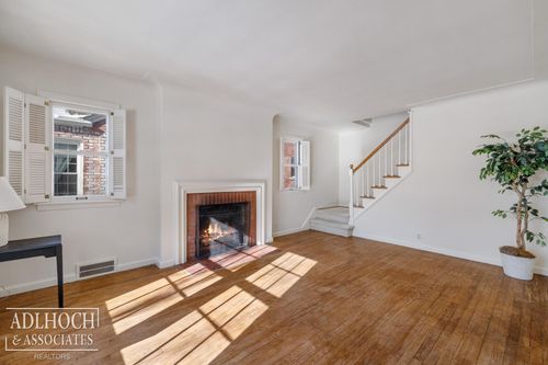 1394 Hampton Rd, Grosse Pointe Woods, MI, 48236-1302 | Card Image