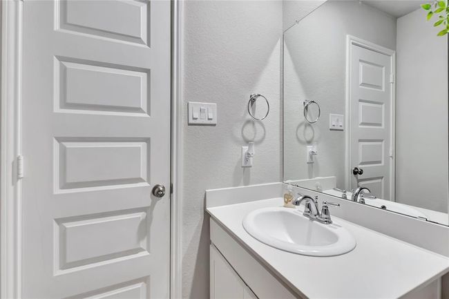 upstairs bathroom | Image 26