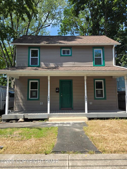 197 Meyers St, East Stroudsburg, PA, 18301-2113 | Card Image
