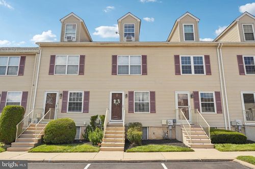 31 Carriage Knoll Ct, Langhorne, PA, 19047-5764 | Card Image