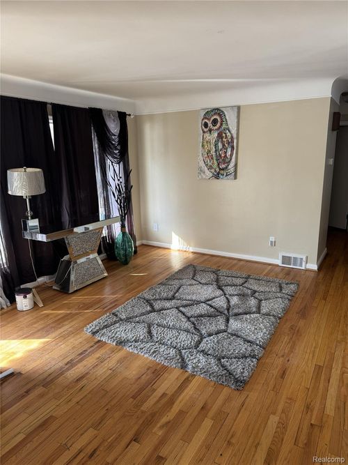 32974 Sheridan St, Garden City, MI, 48135-1070 | Card Image