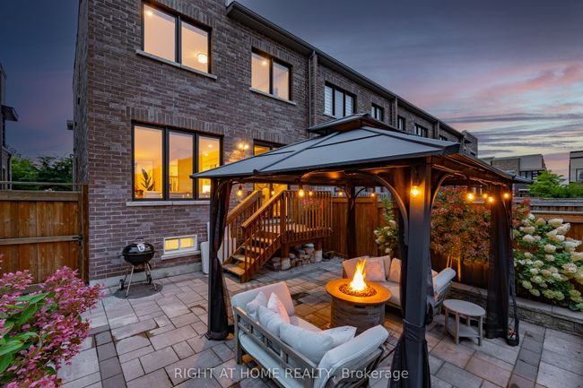 154 Anchusa Dr, House attached with 4 bedrooms, 4 bathrooms and 3 parking in Richmond Hill ON | Image 4