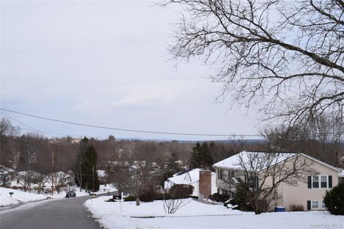 50 Scott Dr, Wappingers Falls, NY, 12590-4733 | Card Image