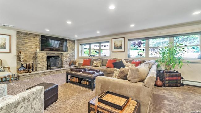 9 Holly Ln, House other with 4 bedrooms, 3 bathrooms and null parking in Plainview NY | Image 12