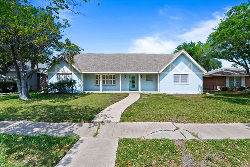 5426 Chevy Chase Dr, Corpus Christi, TX, 78412-2701 | Card Image