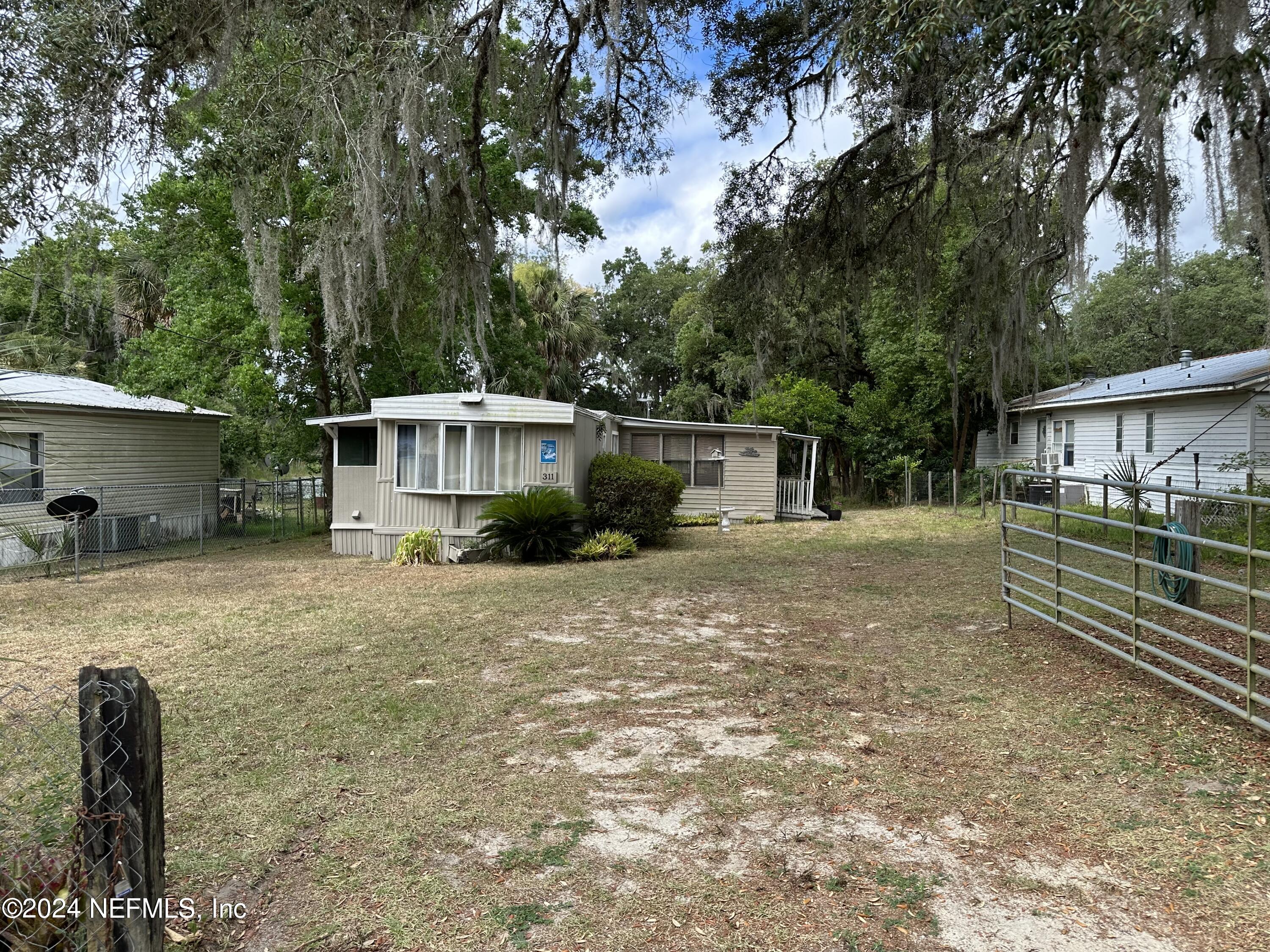 White Sands Beaches Dr, Hawthorne, FL 32640