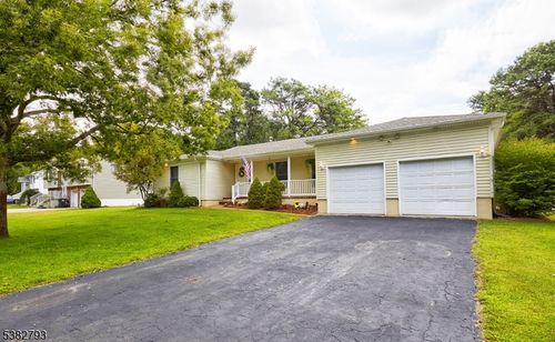 402 Frank Applegate Rd, Jackson, NJ, 08527-4218 | Card Image