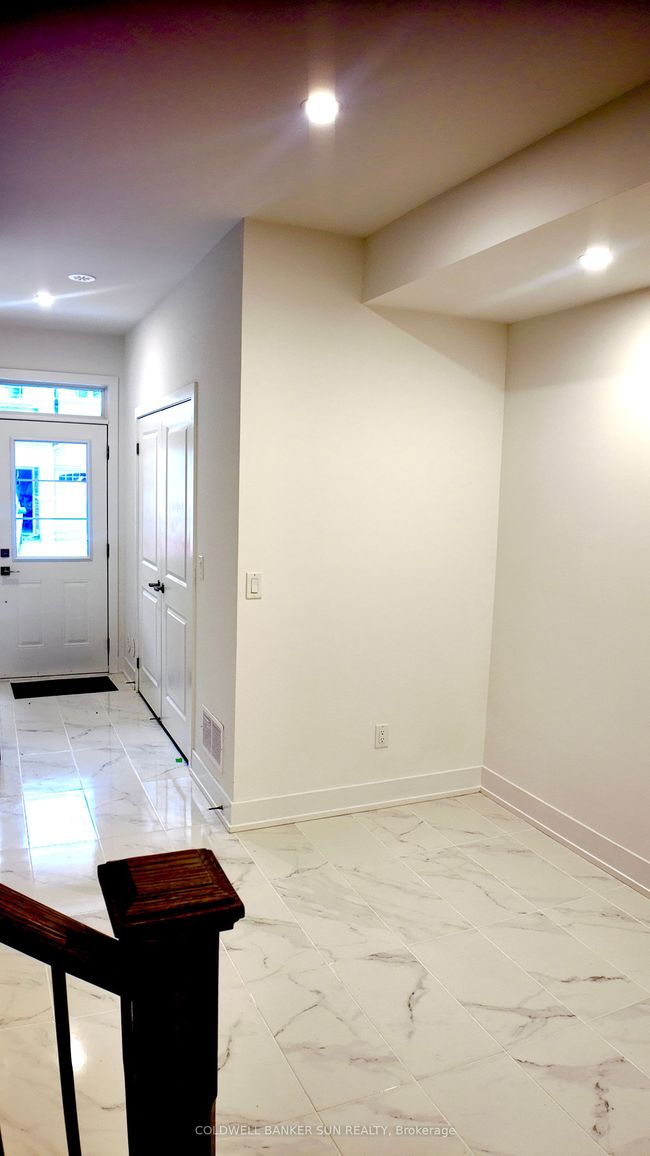 25 Waterside Way, Condo with 3 bedrooms, 3 bathrooms and 1 parking in Whitby ON | Image 5
