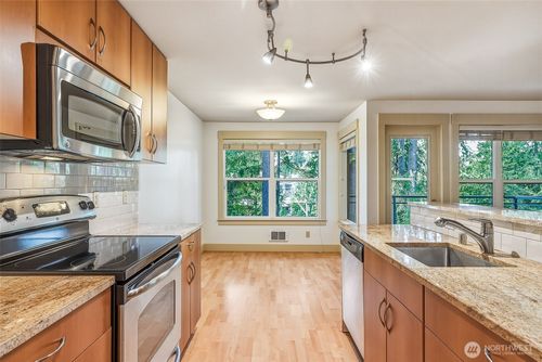e304-22910 90th Ave W, Edmonds, WA, 98026-9416 | Card Image
