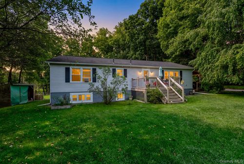 28 Buck Ln, Saugerties, NY, 12477-4138 | Card Image