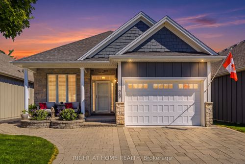 25 Riesling Dr, Niagara On The Lake, ON, L0S1J0 | Card Image