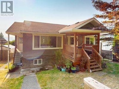 4737 Fernwood Ave, House other with 5 bedrooms, 3 bathrooms and null parking in Powell River BC | Image 1