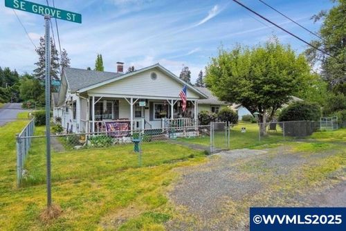 390 Se Grove St, Mill City, OR, 97360 | Card Image