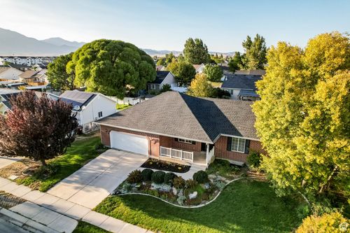 2065 E Autumn St, Eagle Mountain, UT, 84005-5208 | Card Image