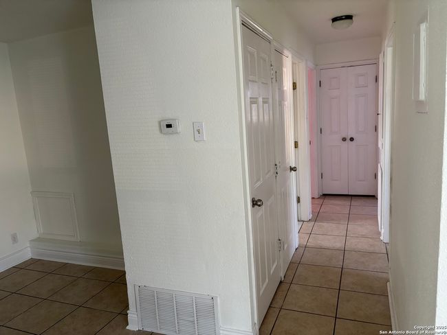401 W Lindbergh Blvd, House other with 4 bedrooms, 1 bathrooms and null parking in Universal City TX | Image 10