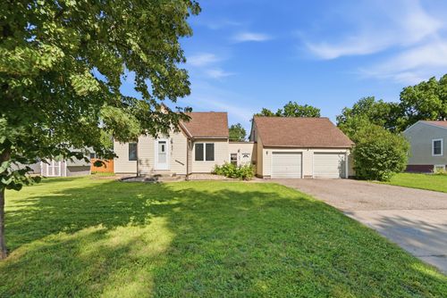 605 S 8th St, Olivia, MN, 56277-1562 | Card Image
