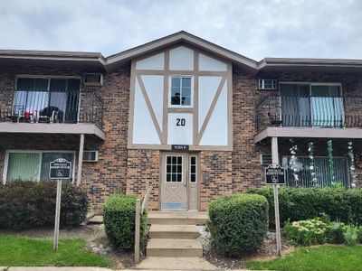 207 - 9S 210 Lake Drive, Condo with 2 bedrooms, 1 bathrooms and 2 parking in Willowbrook IL | Image 1