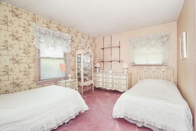 69 Grange Rd, House other with 4 bedrooms, 2 bathrooms and 2 parking in Elk Grove Village IL | Image 12