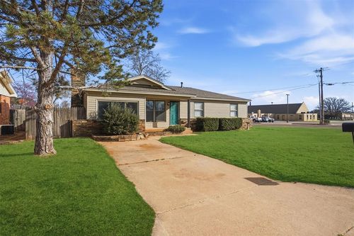 801 Standifer Rd, Elk City, OK, 73644-2637 | Card Image