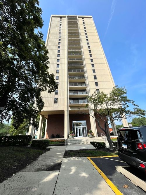 apt-2109-2901 S Michigan Ave, Chicago, IL, 60616-3463 | Card Image