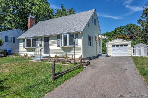 44 Pine St, Newington, CT, 06111-2732 | Card Image