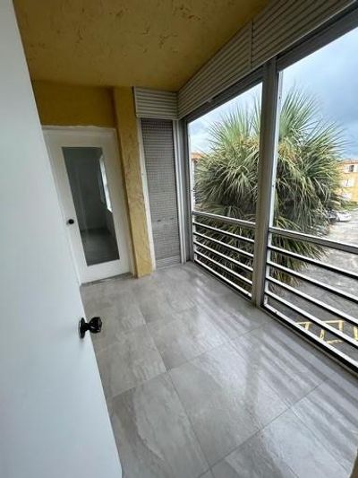 Screened Balcony | Image 2