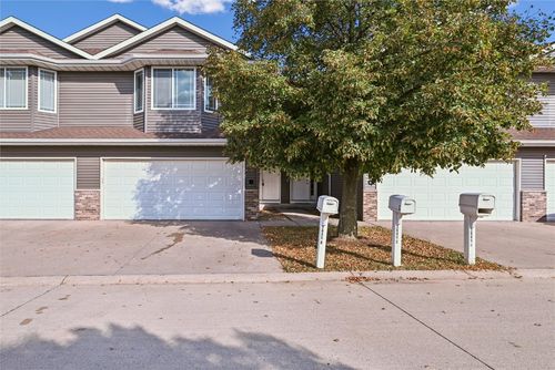 unit-b-3845 37th Ave Sw, Cedar Rapids, IA, 52404-8316 | Card Image