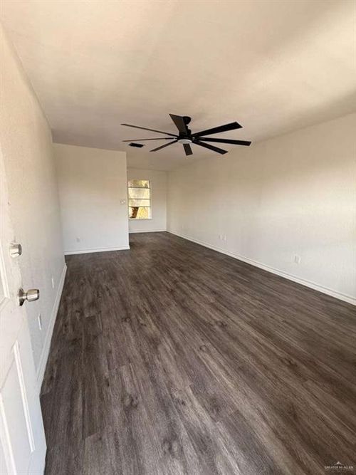 913 W Park Ave, Pharr, TX, 78577-4421 | Card Image