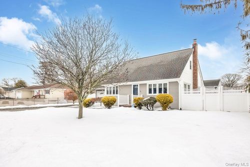 17 Willis Ave, Ronkonkoma, NY, 11779-4151 | Card Image