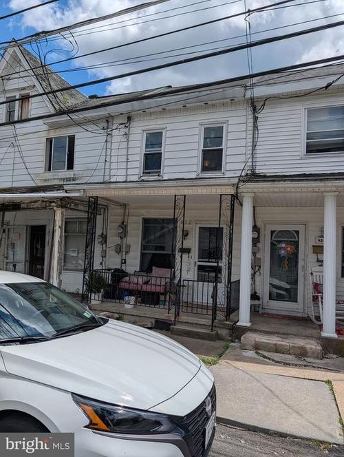 812 W 5th St, MOUNT CARMEL, PA, 17851-1808 | Card Image