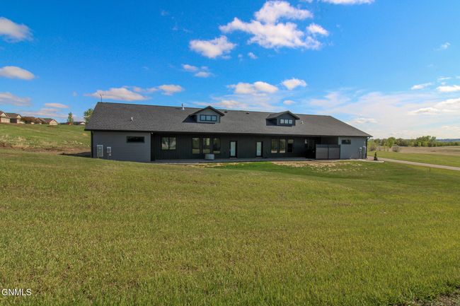 8127 Hawktree Dr, Townhouse with 3 bedrooms, 2 bathrooms and null parking in Bismarck ND | Image 65