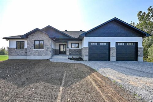 1689 Trizisky St, Mountain, ON, K0E1S0 | Card Image
