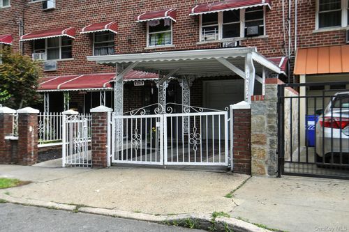 3224 Gunther Ave, Bronx, NY, 10469-3112 | Card Image