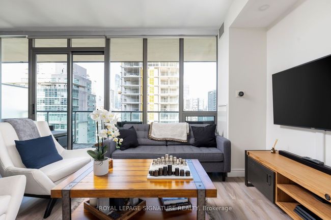 2006 - 33 Lombard St, Condo with 2 bedrooms, 2 bathrooms and 1 parking in Toronto ON | Image 12