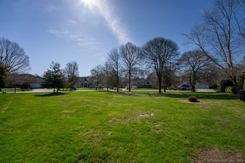 76 Old North Rd, Mystic, CT, 06355-3286 | Card Image