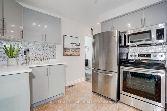 2 Citadel Dr, House other with 3 bedrooms, 2 bathrooms and 2 parking in Scarborough ON | Image 24