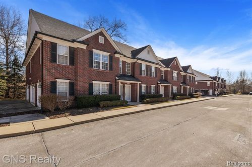 53216 Manchester Ave, Shelby Twp, MI, 48316-2613 | Card Image