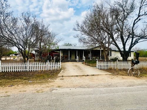 521 Cr 7713 #1, Devine, TX, 78016 | Card Image