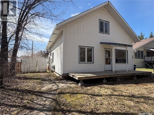 407 2nd St E, Meadow Lake, SK, S9X1E8 | Card Image
