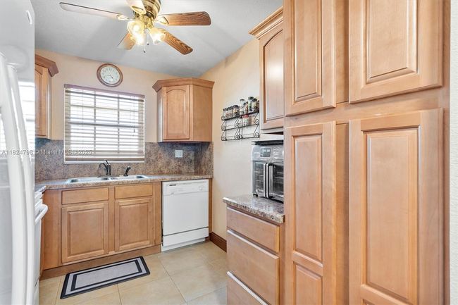 APT-4 - 3660 Citrus Trce, Condo with 2 bedrooms, 2 bathrooms and null parking in Davie FL | Image 9
