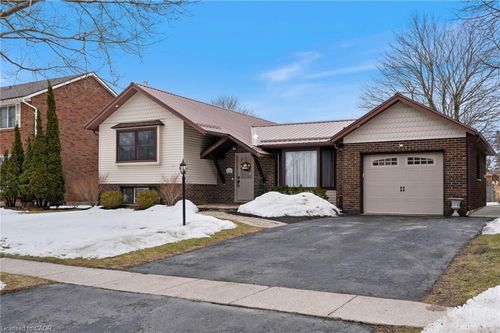 112 Oak St, Simcoe, ON, N3Y4S3 | Card Image