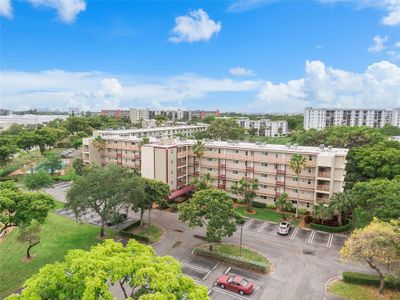 201 - 2216 N Cypress Bend Dr, Condo with 2 bedrooms, 2 bathrooms and null parking in Pompano Beach FL | Image 1