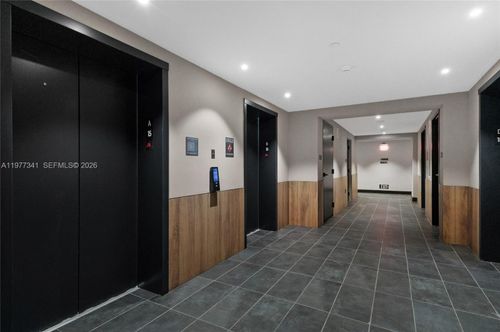 1500-121 Ne 5 St, Miami, FL, 33132 | Card Image