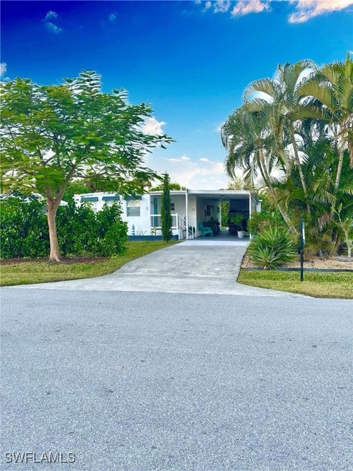 33 Henderson Dr, NAPLES, FL, 34114-8207 | Card Image