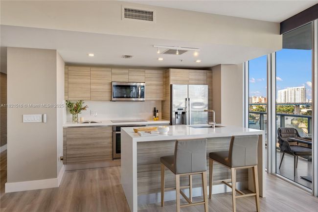 APT-803 - 185 Sw 7 Th St, Condo with 2 bedrooms, 3 bathrooms and null parking in Miami FL | Image 4