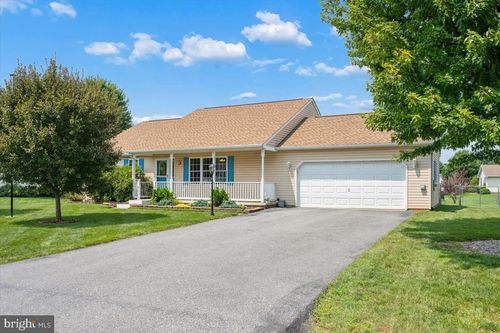 13163 Delaware Cir, Waynesboro, PA, 17268-8430 | Card Image