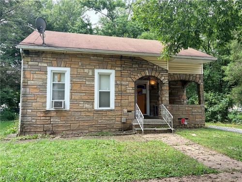 572 East Ave, Akron, OH, 44320-2934 | Card Image
