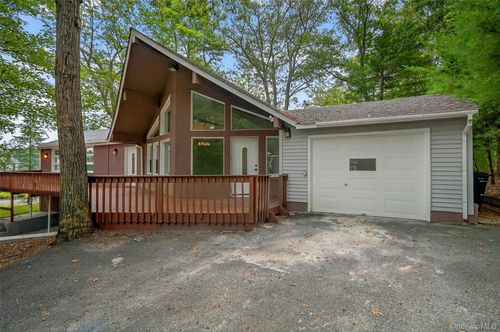 3 Newbury Ln, Rock Hill, NY, 12775-6322 | Card Image