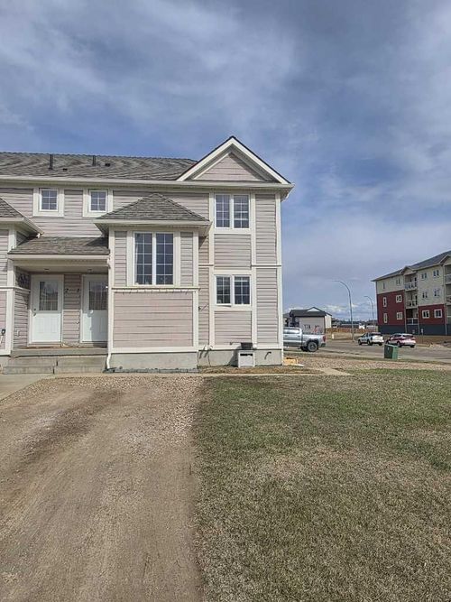 1-2602 11 Ave, Wainwright, AB, T9W1W2 | Card Image