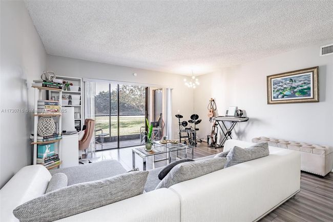 APT-103 - 16431 Blatt Blvd, Condo with 2 bedrooms, 2 bathrooms and null parking in Weston FL | Image 5